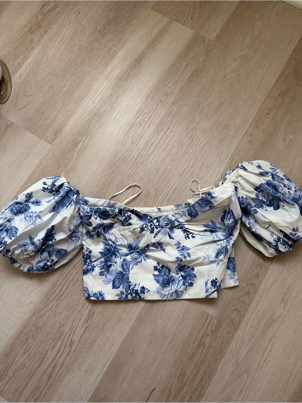 Abercrombie & Fitch White Crop Top with Blue Floral Puff Sleeves